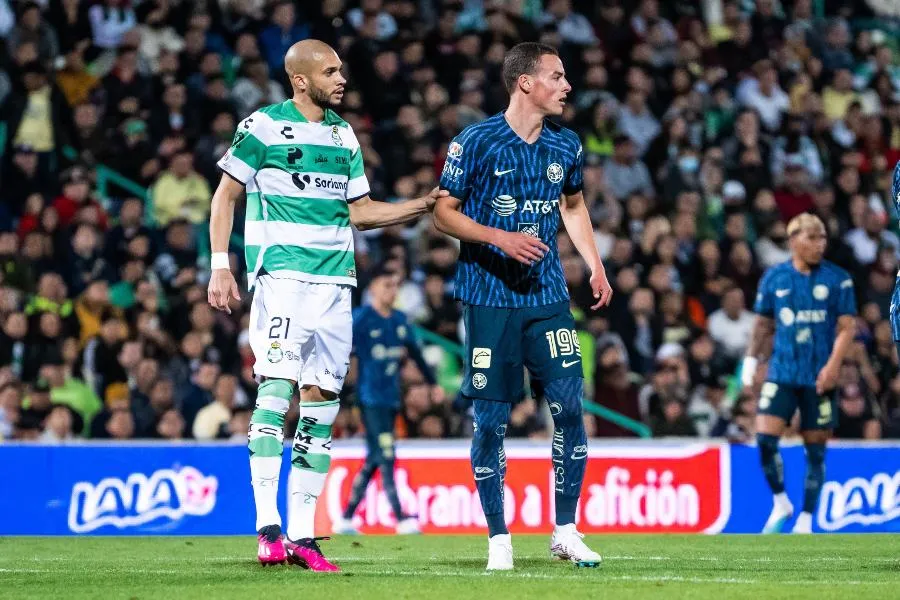 Lozano en su debut con las Águilas del América