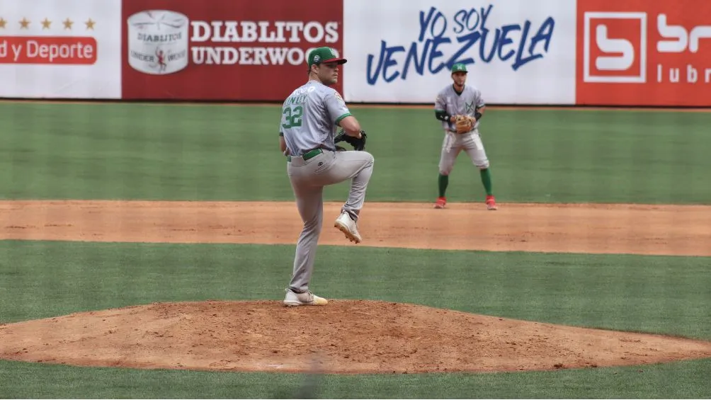Jeff Kingley en la lomita durante el juego ante Cuba