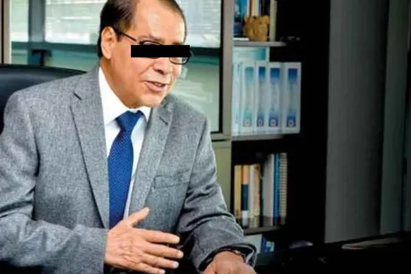 Se desempeñó como Director de RRHH