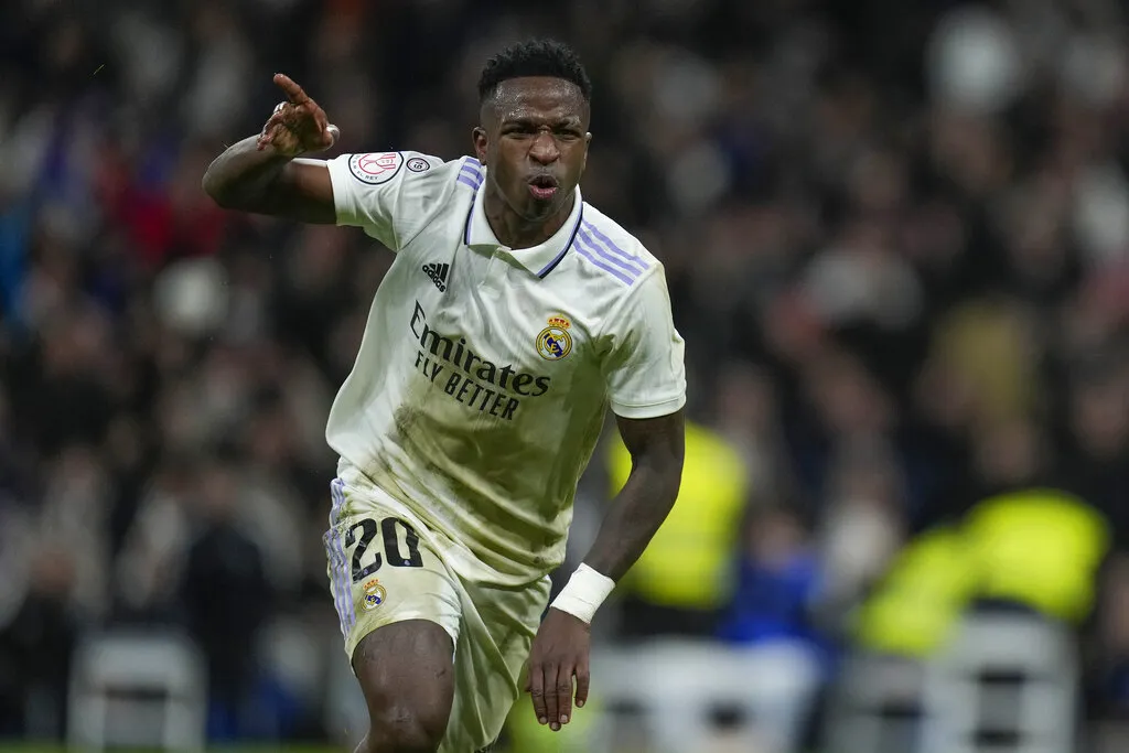 Vinicius carga con el peso del Real Madrid
