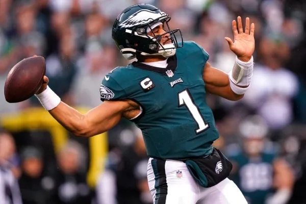 Hurts comandará el vuelo de Eagles