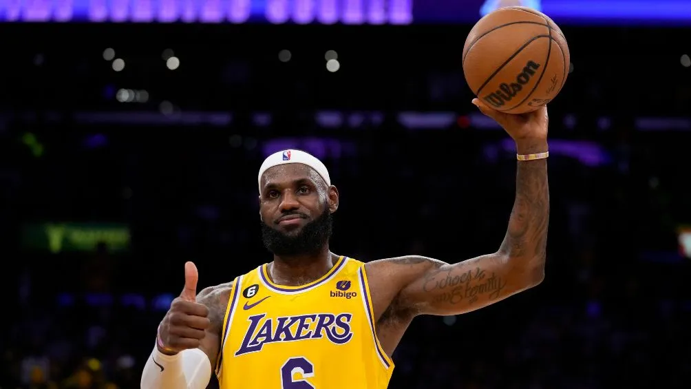 LeBron James vivió una de las mejores noches de su historia