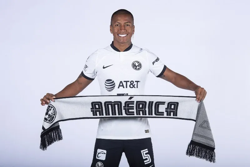 Pedro Aquino con el América