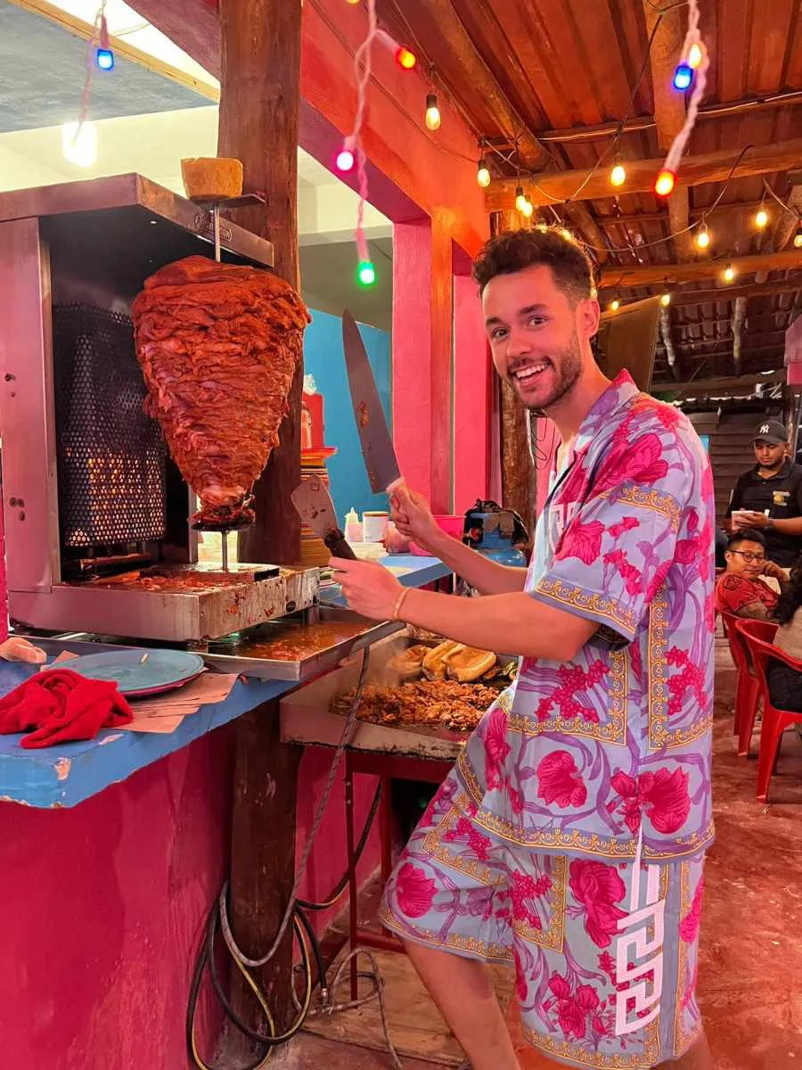 Thegrefg cortando tipico pastor mexicano