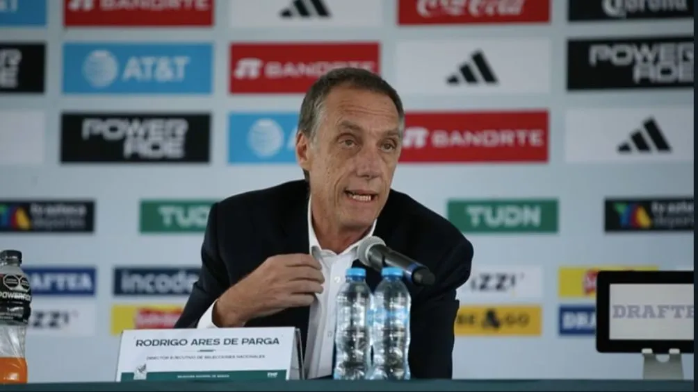 Rodrigo Ares de Parga en la conferencia de Prensa de presentación de Diego Cocca