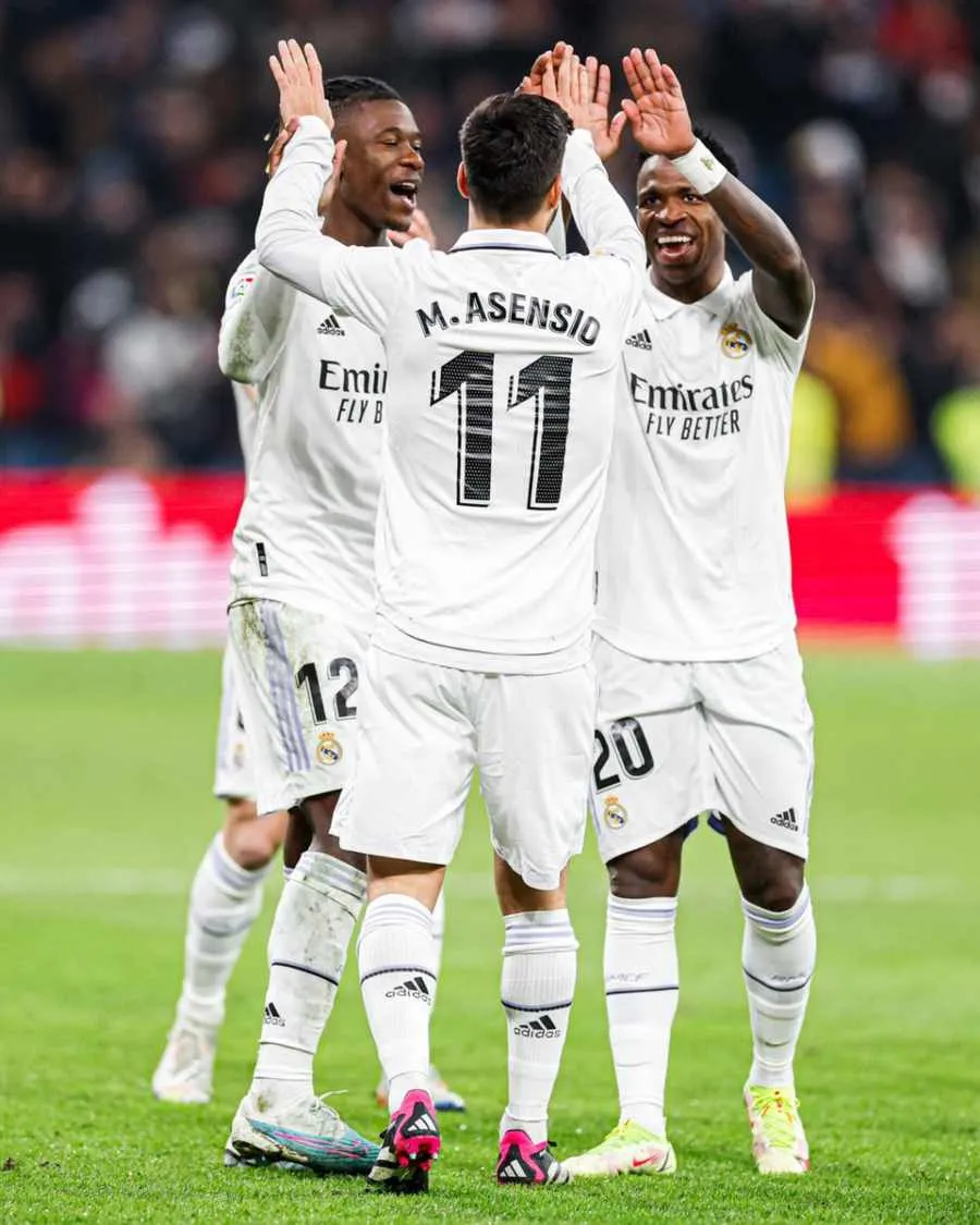 Jugadores de Real Madrid festejando un gol