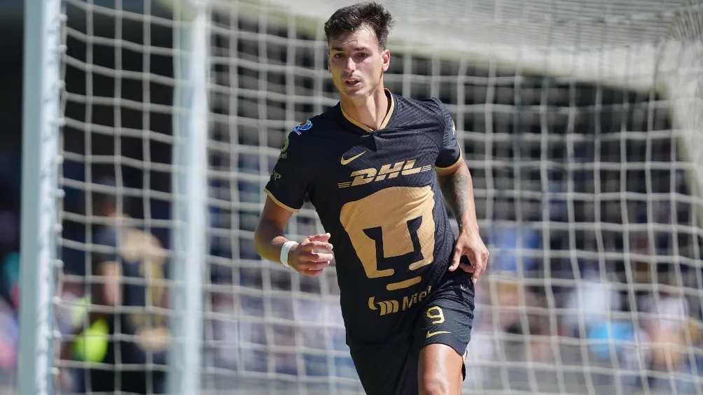 Juan Dinenno festeja un gol