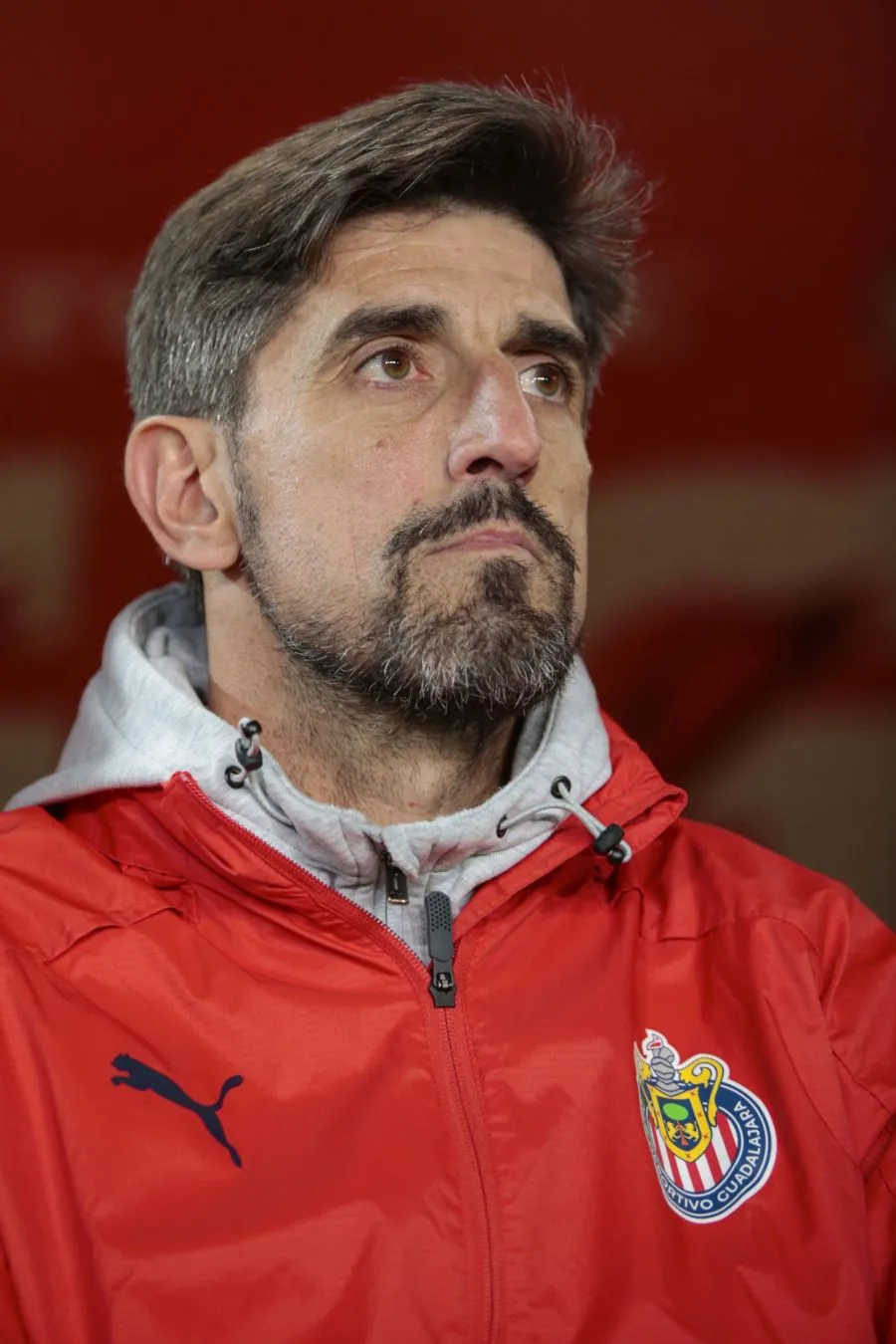 Paunovic dirigiendo en duelo de Liga MX