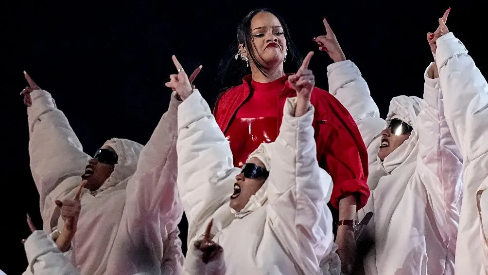 La cantante fue la encargada del show de mediotiempo