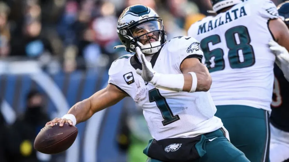 Hurts en un partido de los Eagles