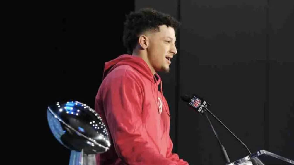 Mahomes junto al Vince Lombardi