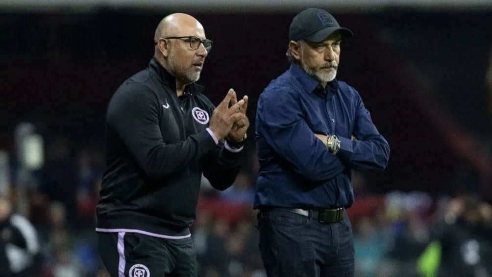 Raúl Gutiérrez junto a su auxiliar