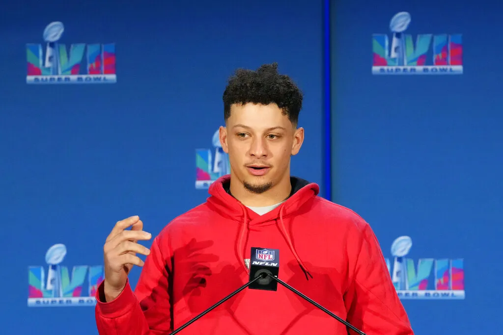 Patrick Mahomes en duelo con los Chiefs