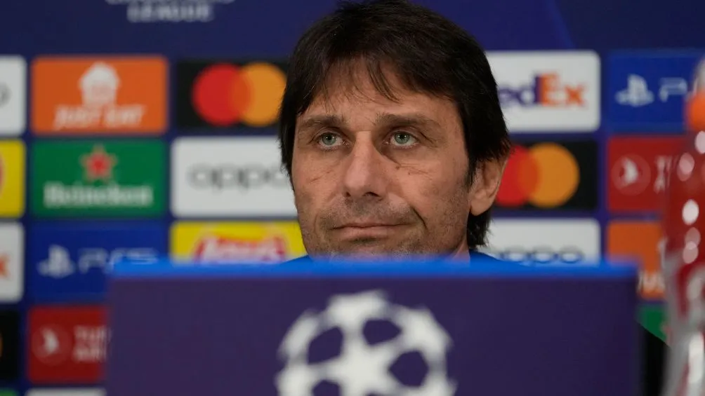 Antonio Conte conoce bien el futbol italiano