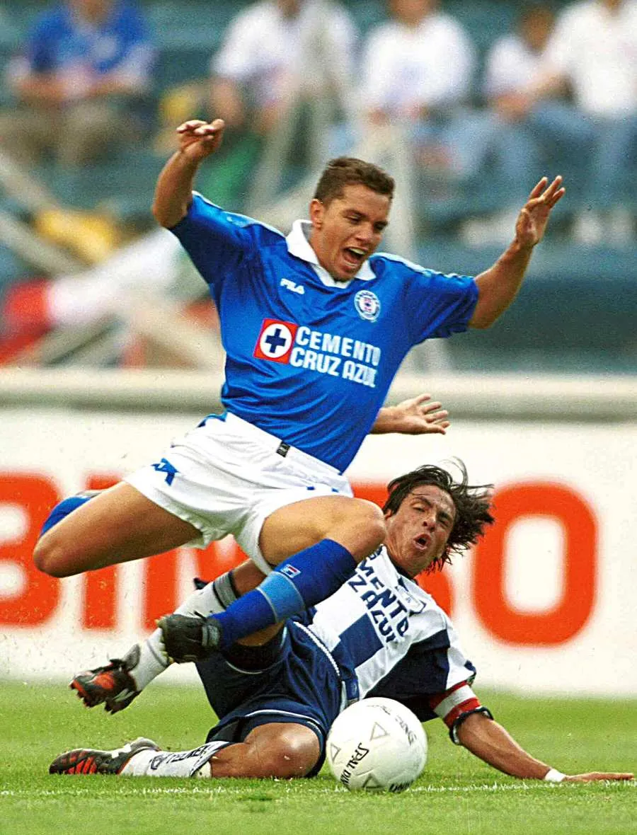 Julio César Pinheiro en partido con Cruz Azul