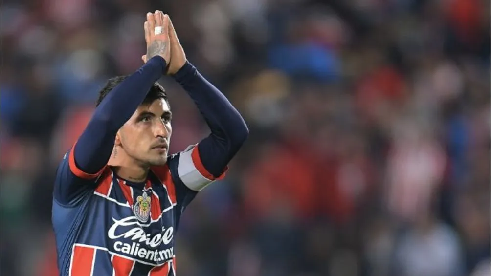 Guzmán celebrando gol con el Rebaño