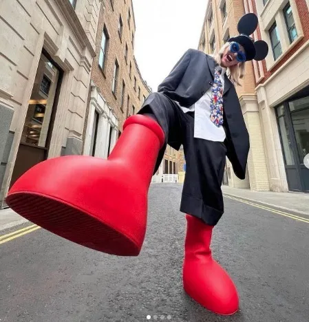INSTAGRAM: @copthedrop__ Big Red Boots