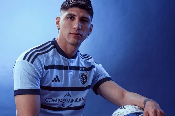 Posó con nueva indumentaria