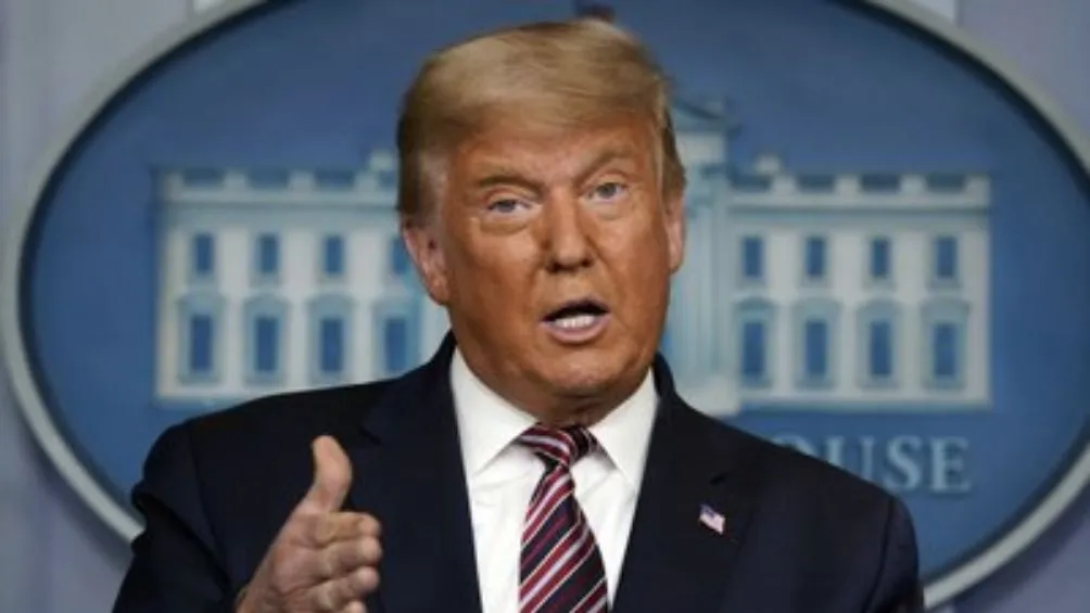 AP Donald Trump se unió a las criticas sobre Rihanna