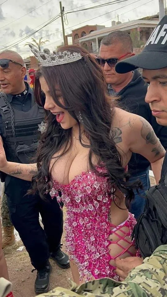 Karely Ruiz en el Carnaval de Guaymas
