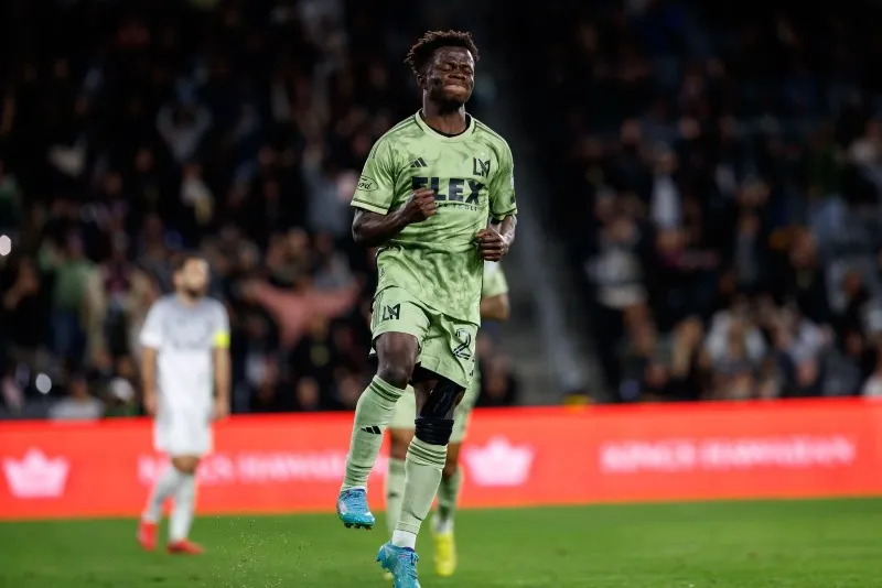 Opoku en festejo de gol