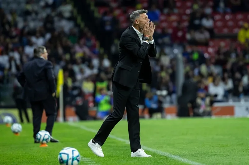 Miguel Pontón Tano Ortiz en partido con el América