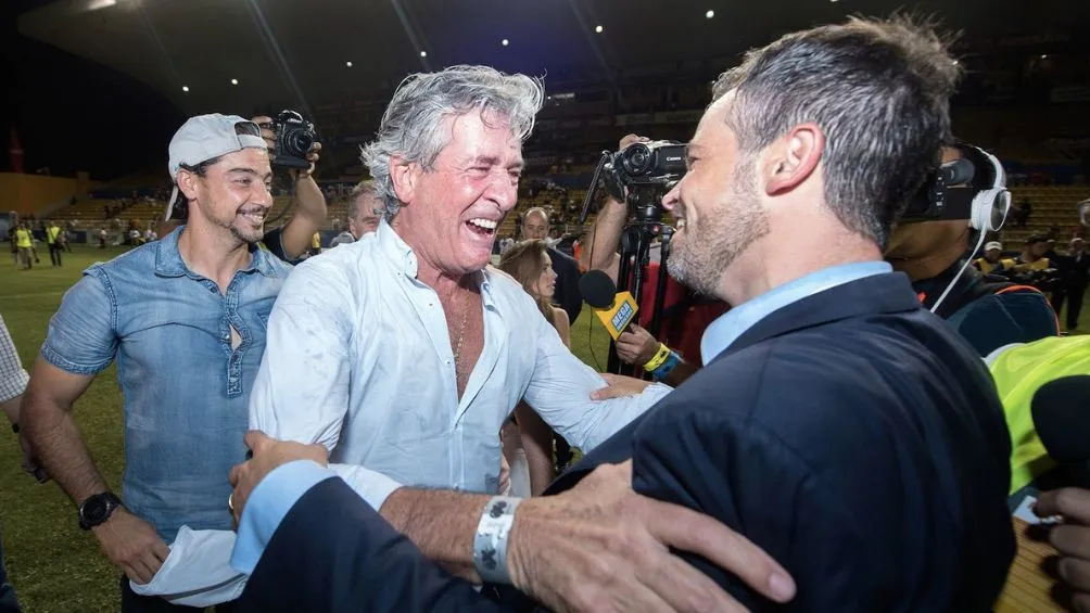 MEXSPORT Rafa Puente celebra con su hijo el ascenso de Lobos BUAP