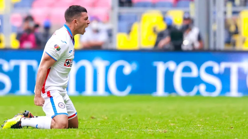 Erik Lira, mediocampista de Cruz Azul