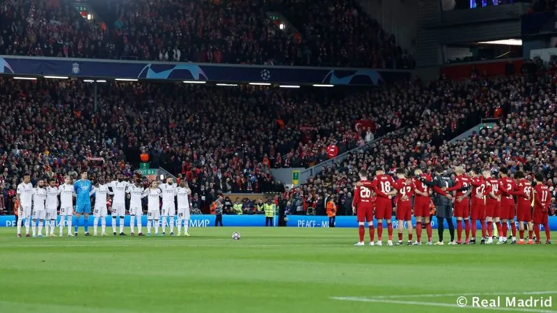 Minuto de silencio en el estadio de Anfiel