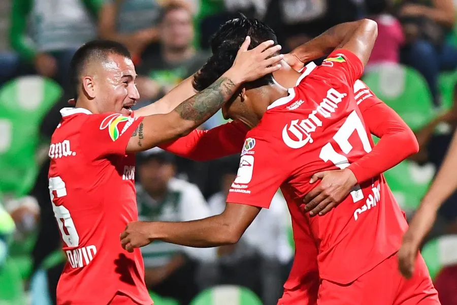 Los Diablos Rojos festejando gol