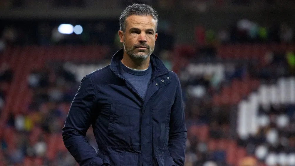 Rafa Puente dirigiendo a Pumas