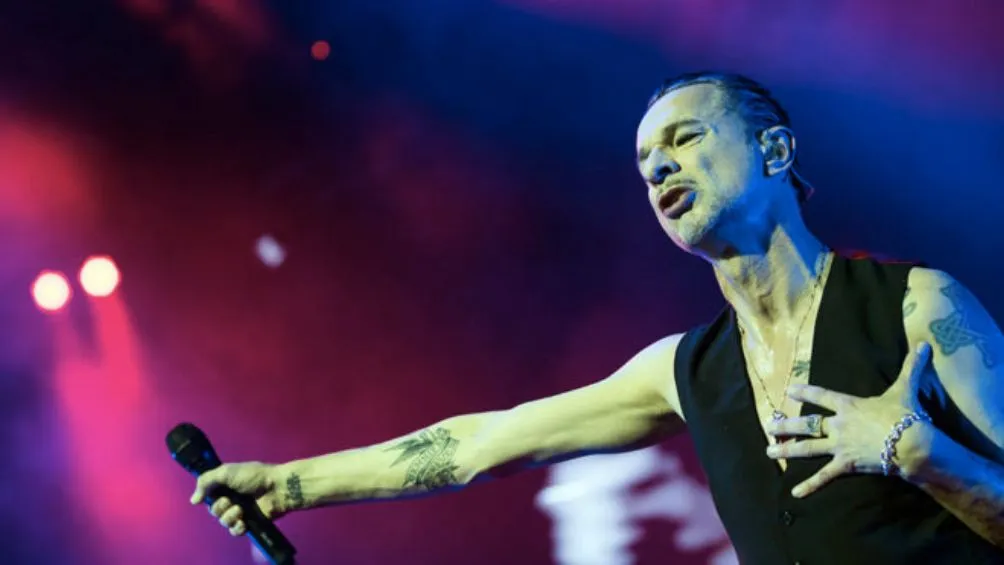 Dave Gahan en un show de Depeche Mode