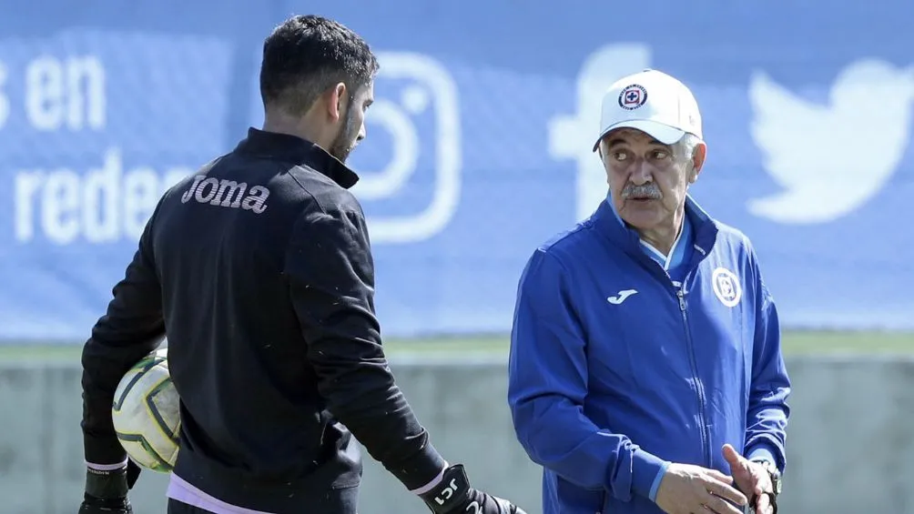 José de Jesús Corona en el entrenamiento junto a Ferretti