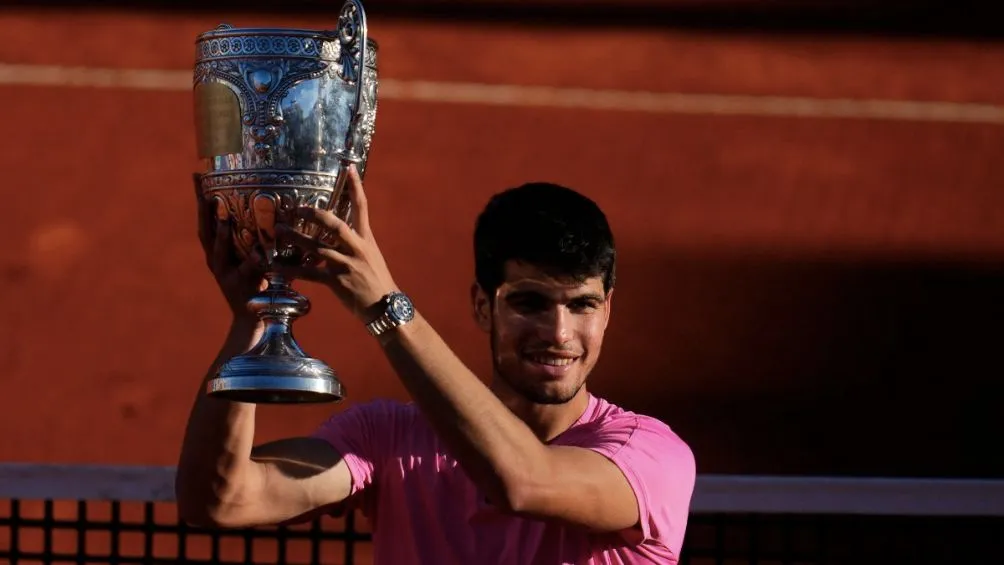 Carlos levantando el Abierto de Argentina