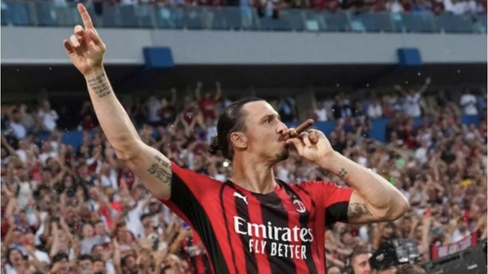 Zlatan celebrando la consecución del Scudetto