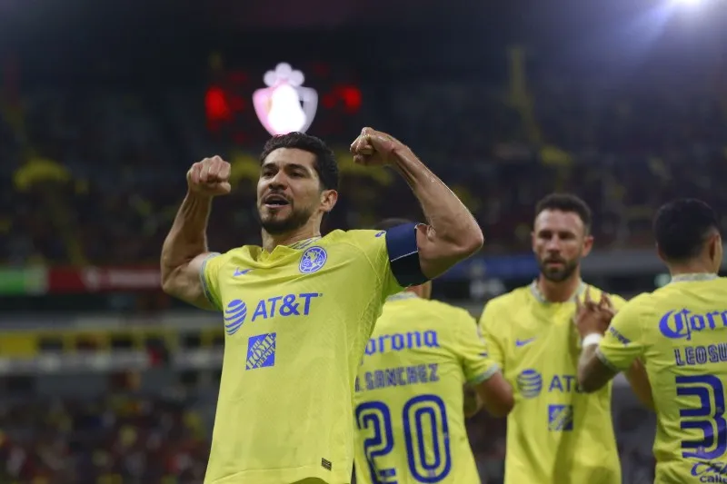 Henry Martin en festejo de gol