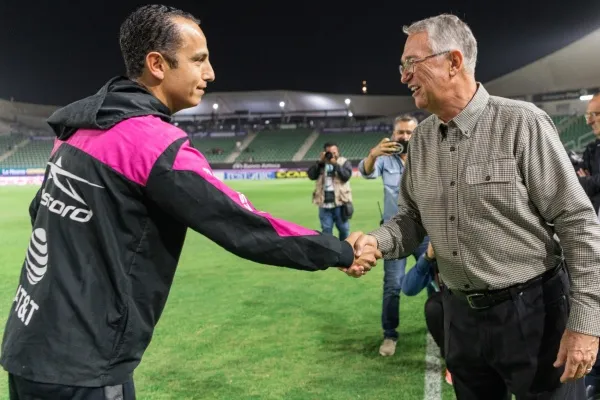 MEXSPORT Salinas Pliego durante la previa del partido