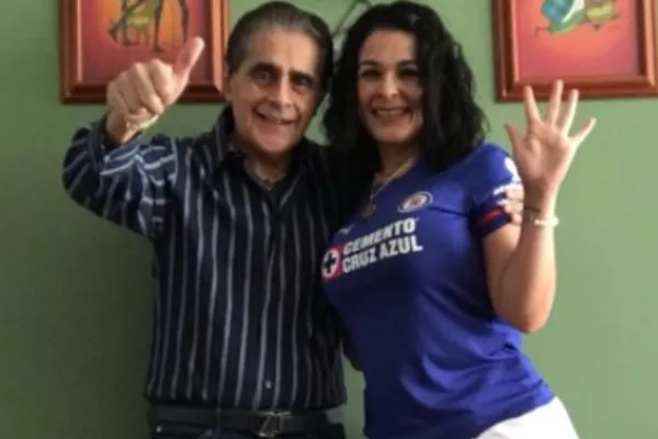 Lalo junto a su esposa