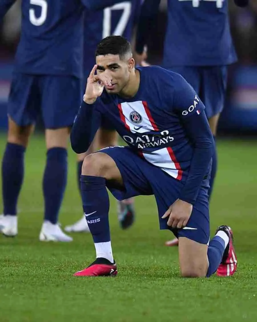 Achraf Hakimi jugando con PSG