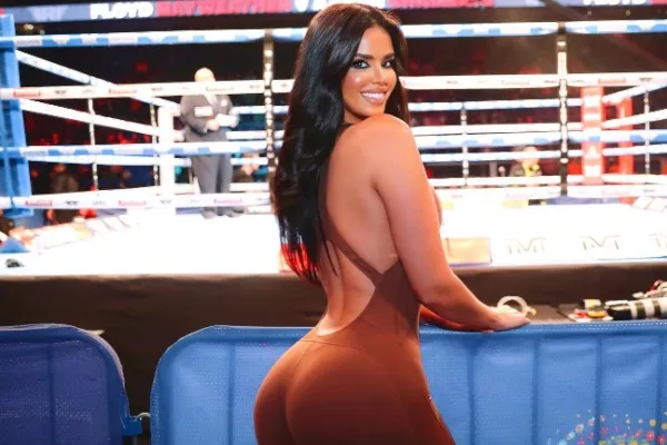 Con este atuendo apoyó a Floyd Mayweather