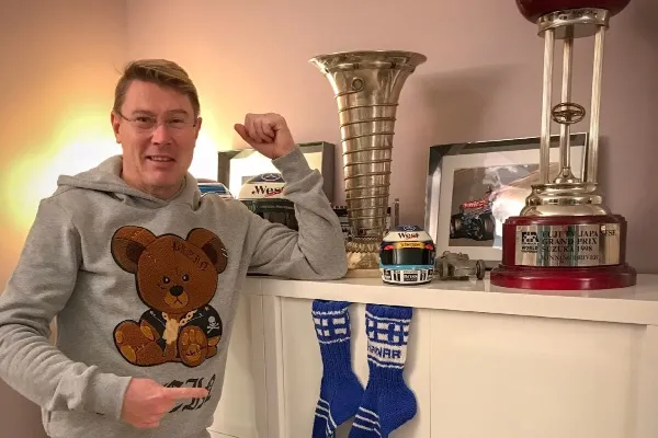 Hakkinen con sus reconocimientos