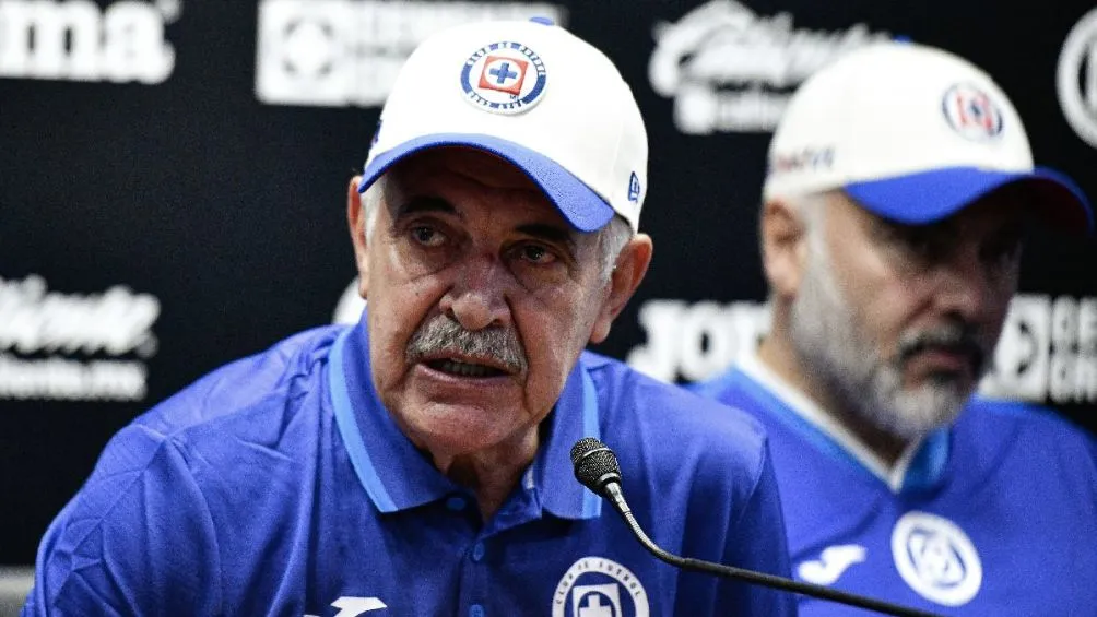 Ferretti durante su presentación con Cruz Azul