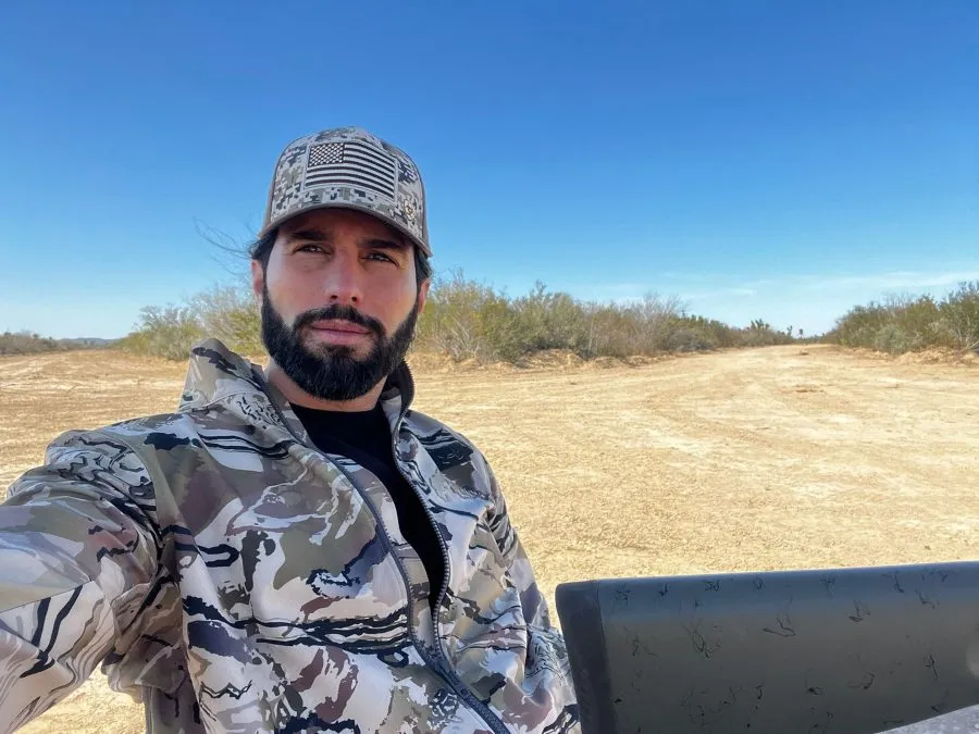 Poncho de Nigris tomando selfie