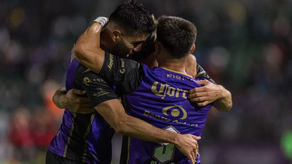 Mazatlán festeja remontada ante Cruz Azul