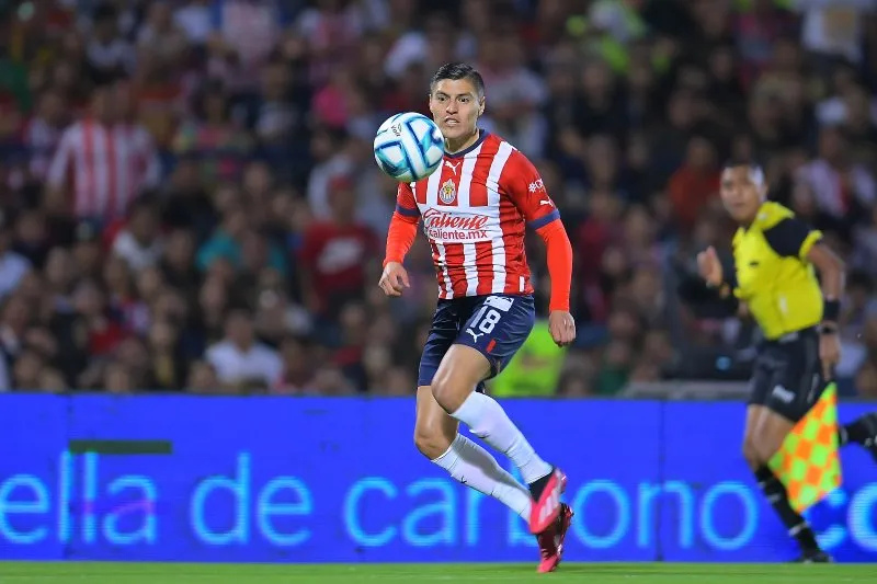 Ronaldo Cisneros con Chivas