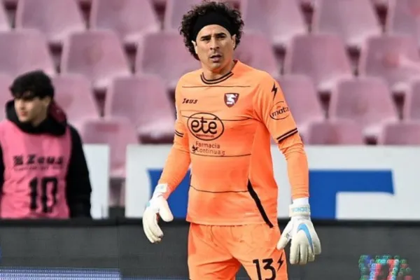 IG: @YOSOY8A Pelea la titularidad en el Salernitana