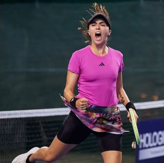 Fernanda contreras festejando un punto