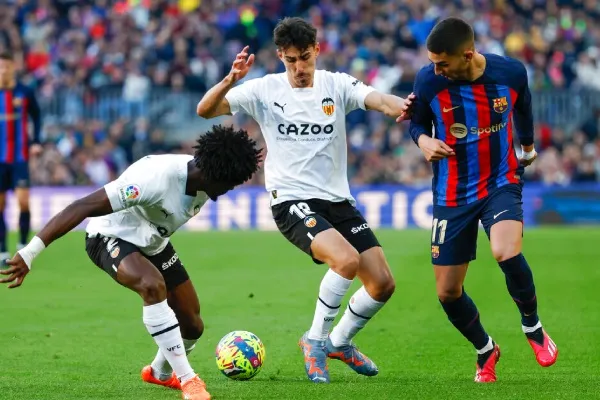 AP Jugaron con 10 futbolistas