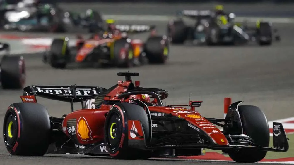 Charles Leclerc en el inicio de la carrera