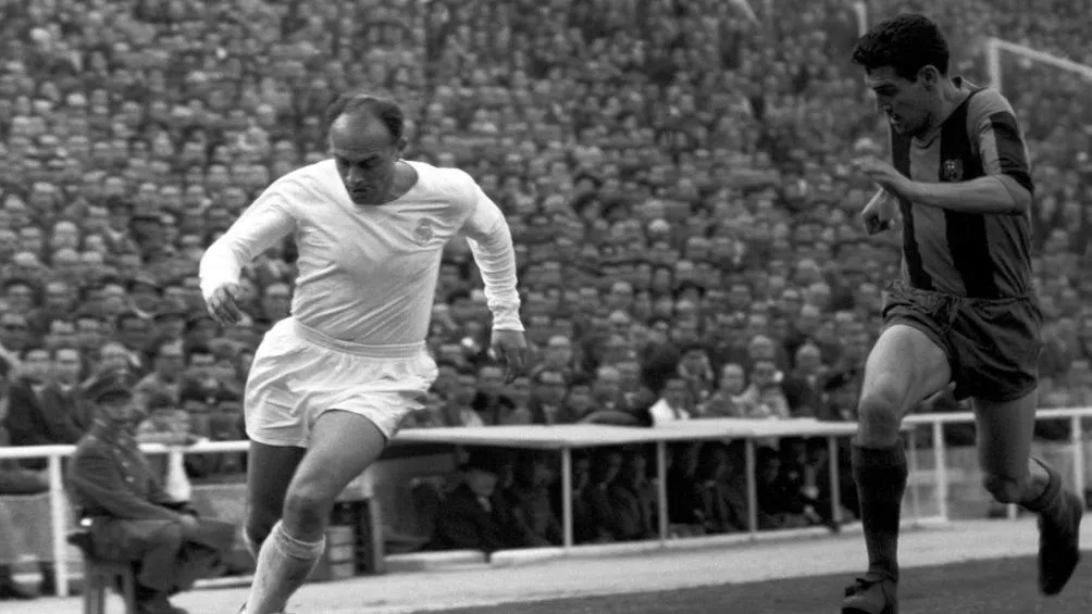 Alfredo Di Stefano jugando con el Real Madrid